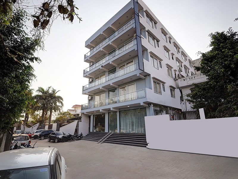 Best hotel near Jasola Apollo Hospital