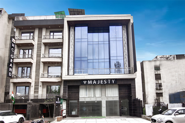 Hotels near Delhi Apollo Hospital